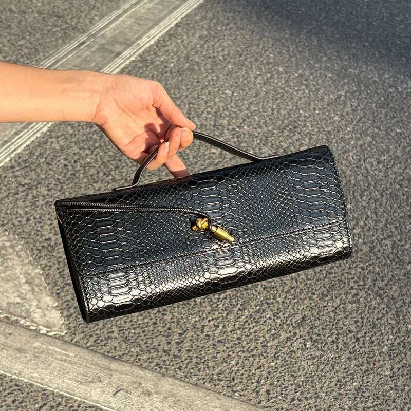 Large Capacity Women's Handbag Fashion Crocodile Pattern Square Lady Purse Shoulder Messenger Female Casual Tote Bag - view 3