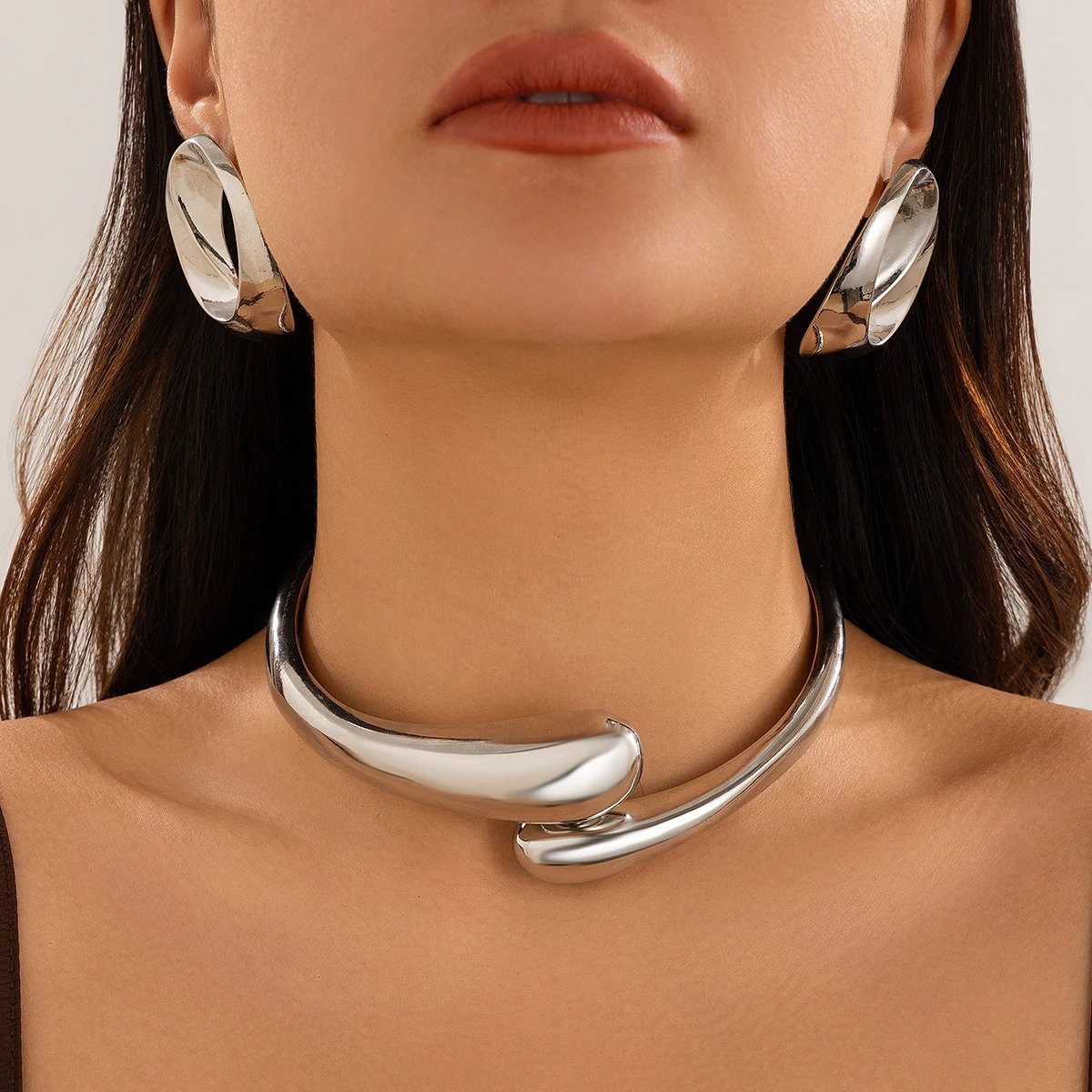 y gold smooth metal bracelet short necklace suitable for female bride trends geometric thick Kravik chain wedding jewelry 250420