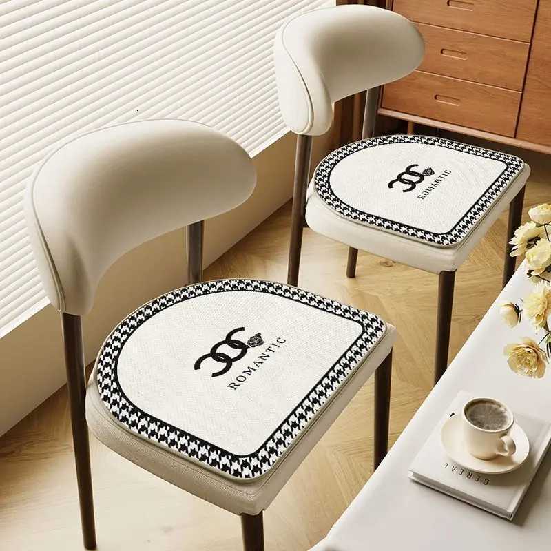 Horseshoe Shape Thickened U-shaped Chair Mat Bench Cover Printed non-slip Seat Mat For Autumn and Winter C251121