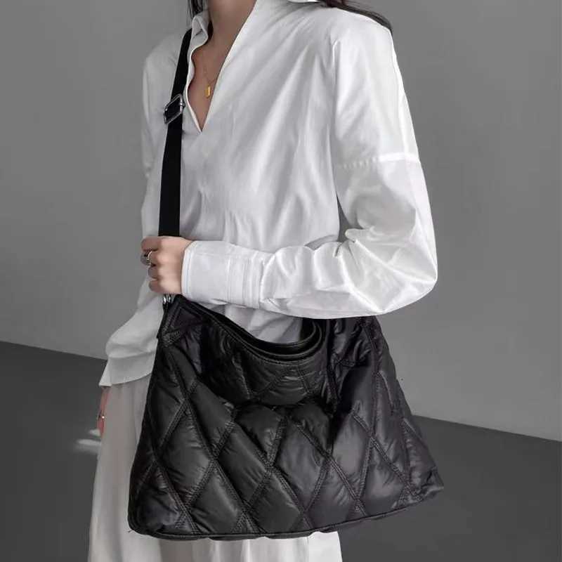 Wens luxury nyl gasket slat bags fiable space cott ladies tote bag simple solid pure casual nyl stuffed handbag Y251121