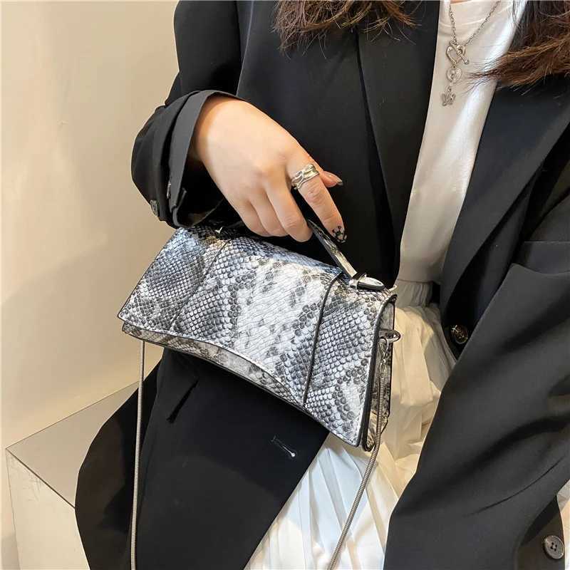 Snake Skin Wens Bag 2021 New Luxury Design Fem Hour Bag PU Chain Shoder Crossbody Purse Lady Travel Shopper Handbag Y251121