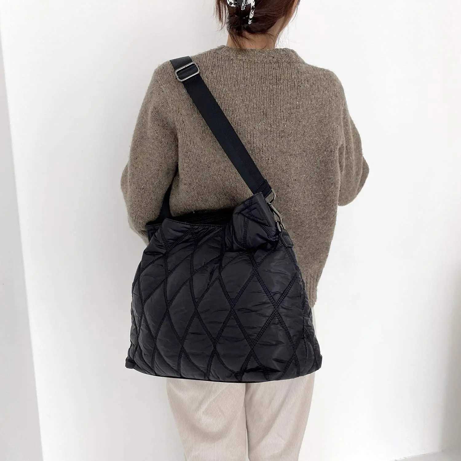 Casual Padded Large Capacity Tote Wen Handbags Designer Lingge Quilted Shoder Bags Luxury Nyl Sapce Cott Crossbody Bag Y251121