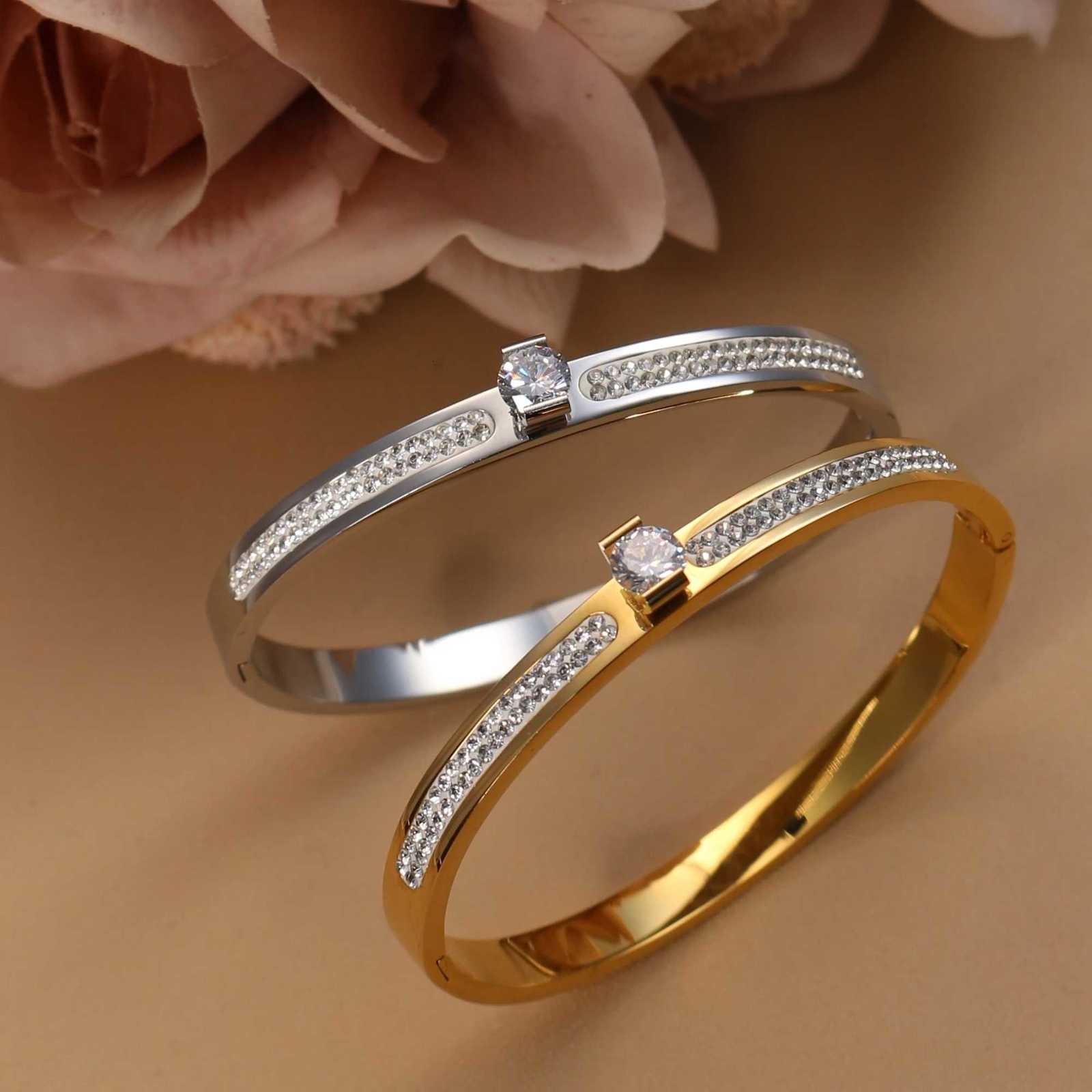 XB-028 Beautiful High Quality Stainless Steel Gold Color Bangle Crystal Design Charm Jewellery Wholesale BraceletsW251121