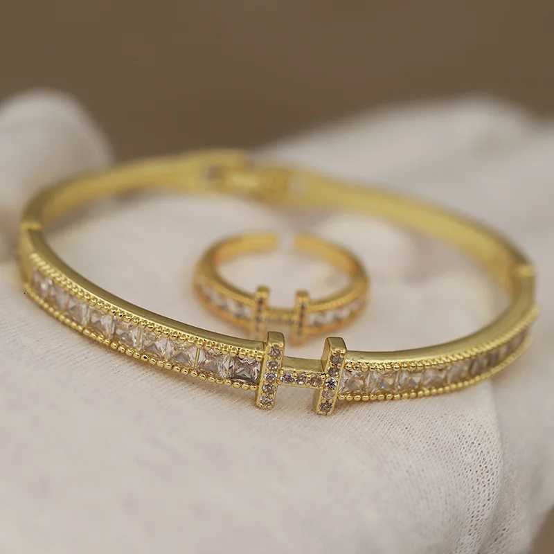 Classic Style Crystal Letter Bangles for Women Fashion Brand Jewelry Luxury Zirconia Bracelets Party AccessoriesW251121