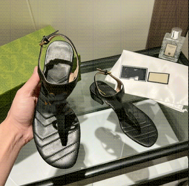 2025 Designer Sandals Women Interlocking Slides Rubber Slippers Ladies Flat Beach Jelly Script Blue Summer Fall Mules Outdoor Waterproof Luxury Size 35-44