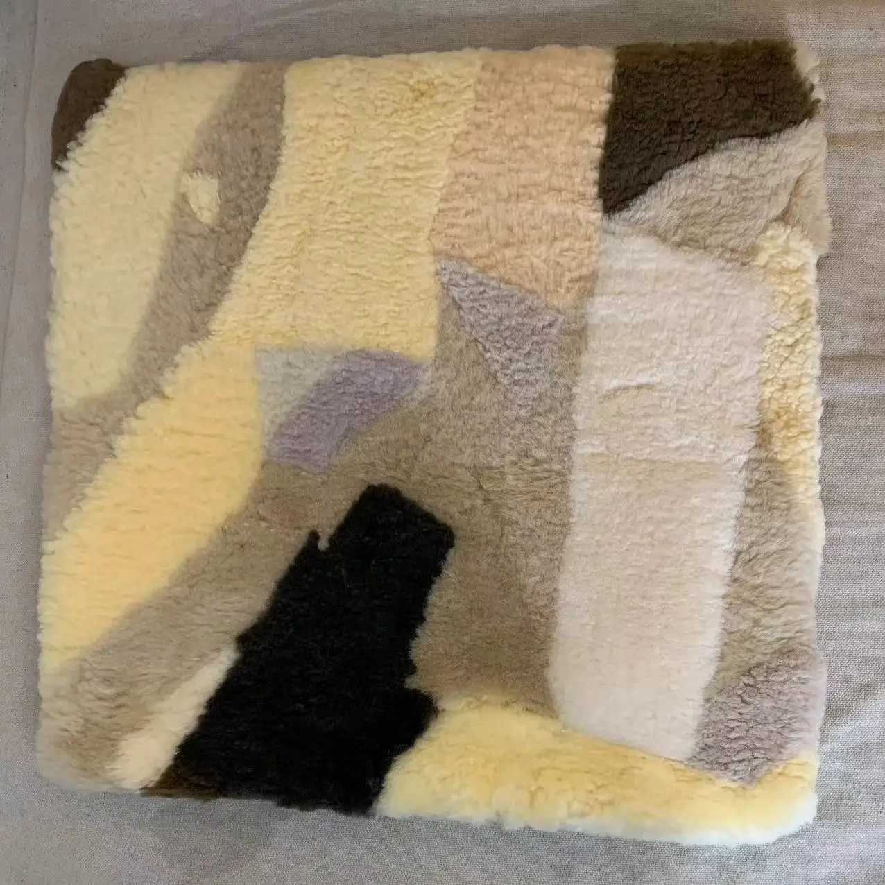 Unique patchwork art pattern chair cushion sheep leather butt pad thickened pure wool fur futon paw pet bed C251121