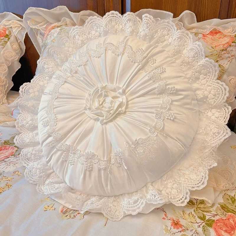 French Court Style Embroidered White Pumpkin Shaped Cushion with Lace EdgeLight Luxury Sofa Bedroom Decoration Ornament C251121