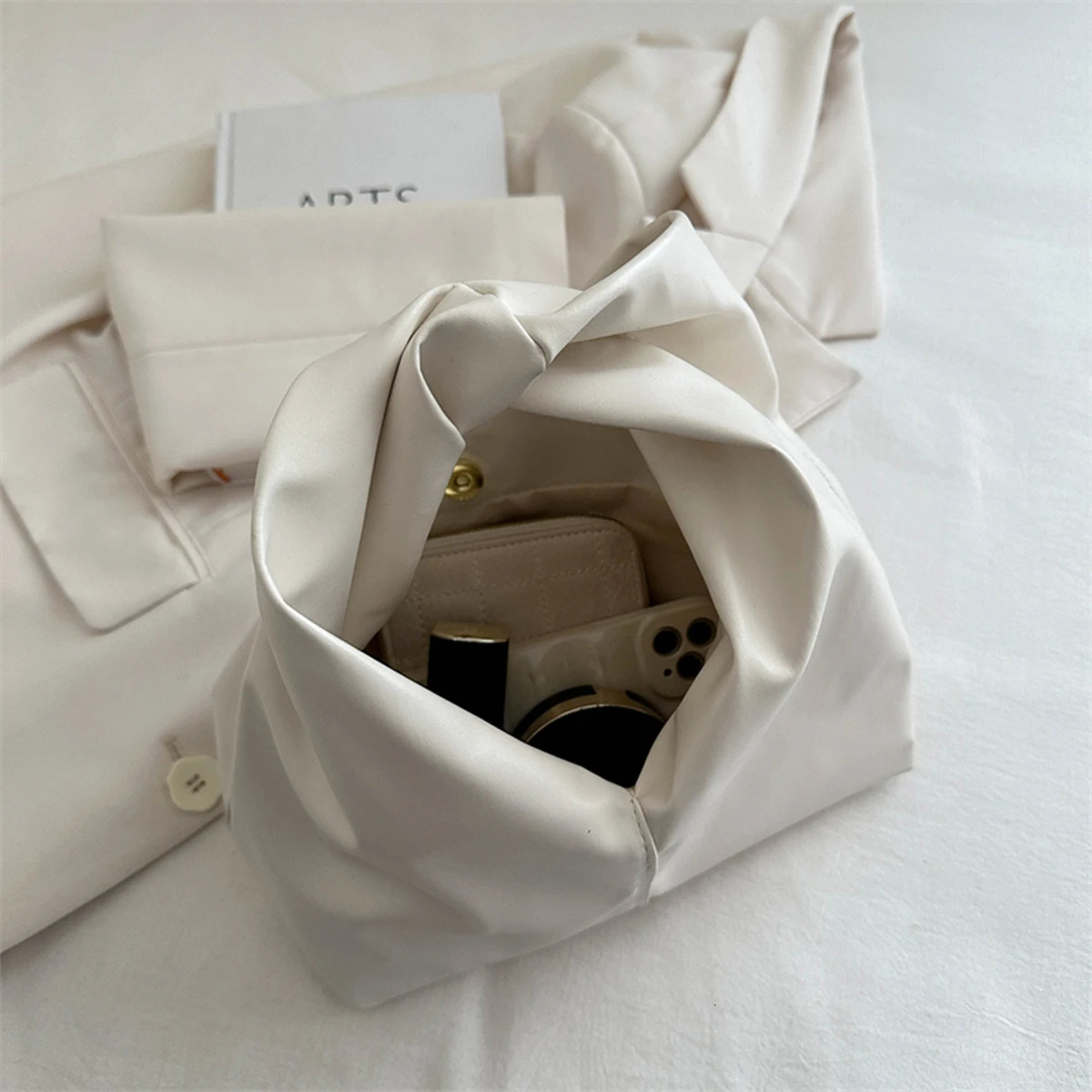 Womens Dopamine Pleated Handbag - Lightweight PU Clutch Bag with Magnetic Closure for Casual Chic Style Shoulder Bag R250421