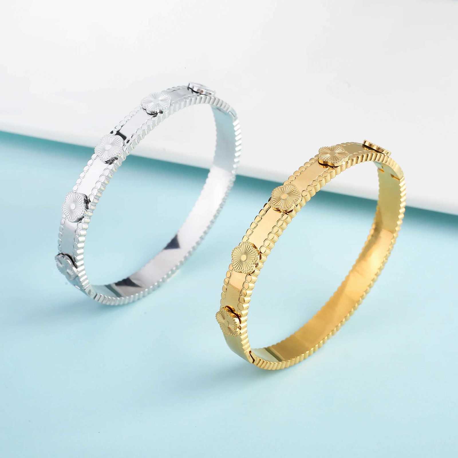 2024 New Design Metal Plant Five Leaf Flower Bracelet High Quality Y2K Style Womens Stainless Steel High Quality CloverW251121