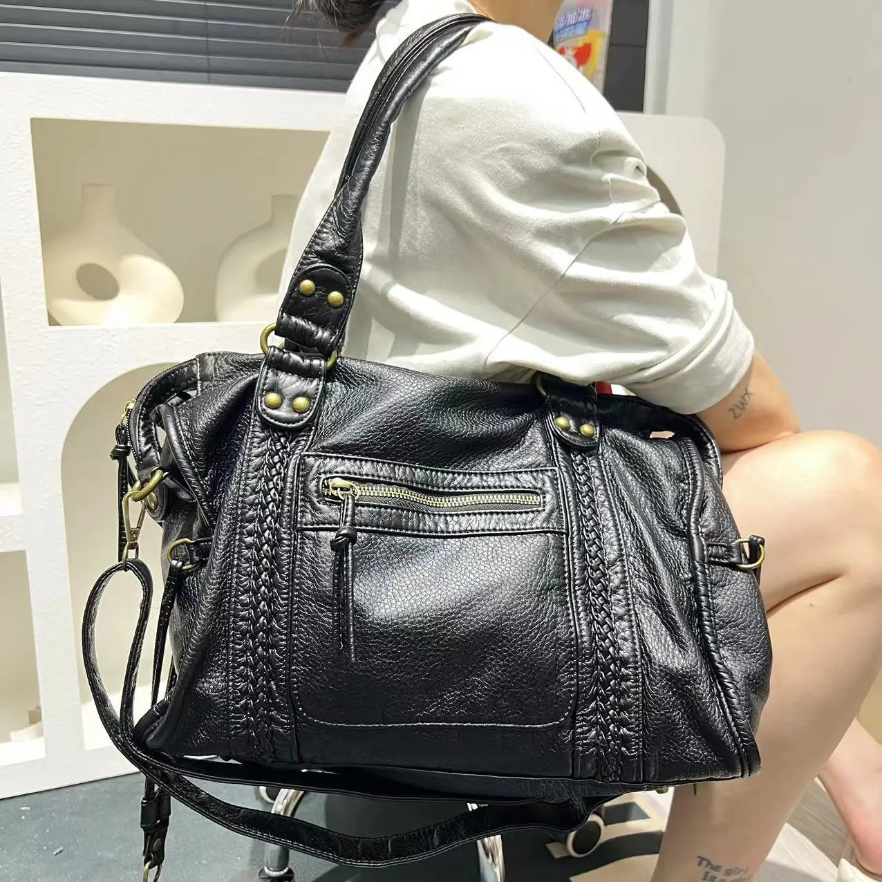 Womens fashion retro Y2K girl motorcycle bag large capacity washed distressed shoulder crossbody handbag 251121