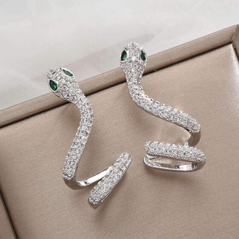 Personalized design, snake-shaped ear bone clip earrings, one-piece, elegant and high-end style, ear clip, simple and cold style ear accessories