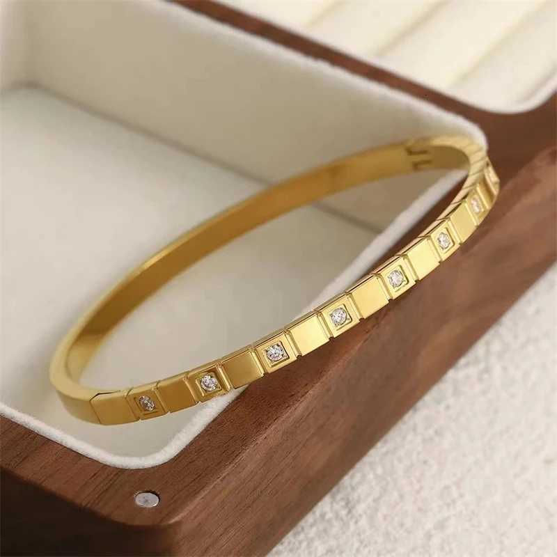 316L Stainless Steel New Fashion Fine Jewelry Minimalism Embedding Dazzling Zircon Charm Chain Bangle Bracelet For WomenW251121