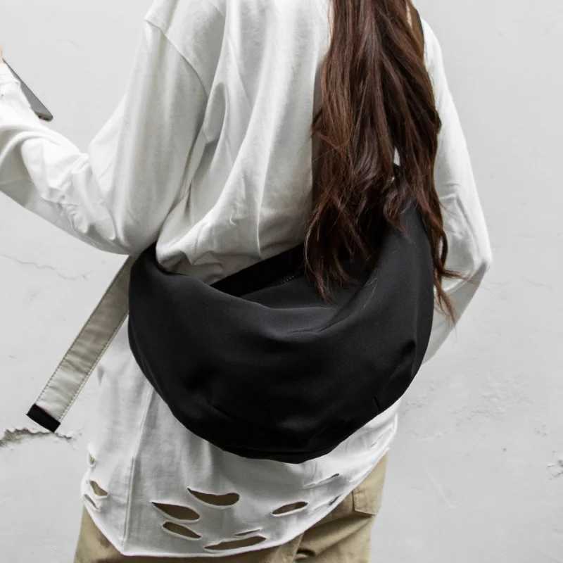 Fashion Casual Nyl Hobo Crossbody Bag For Wen Men Waterproof e Shoder Backpack Travel Half Mo Bag Unisex Teenagers Book Bag Y251121