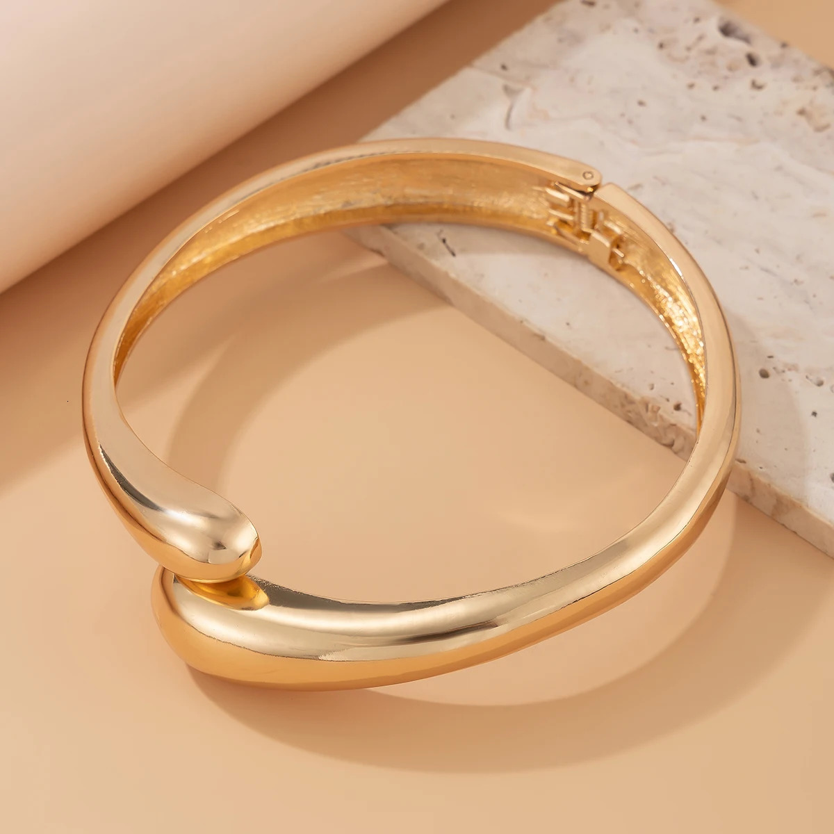 y gold smooth metal bracelet short necklace suitable for female bride trends geometric thick Kravik chain wedding jewelry 250420