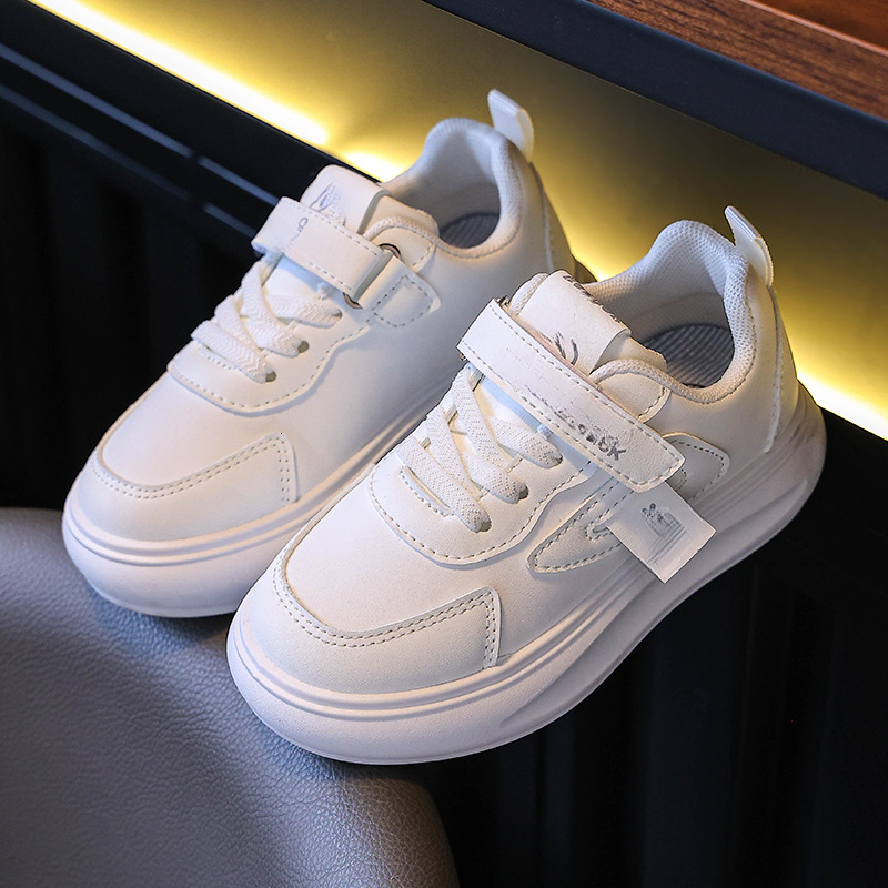 Little yellow duck children's shoes, glowing shoes, loafers, fashionable and trendy shoes, sports shoes, comfortable and casual children's s