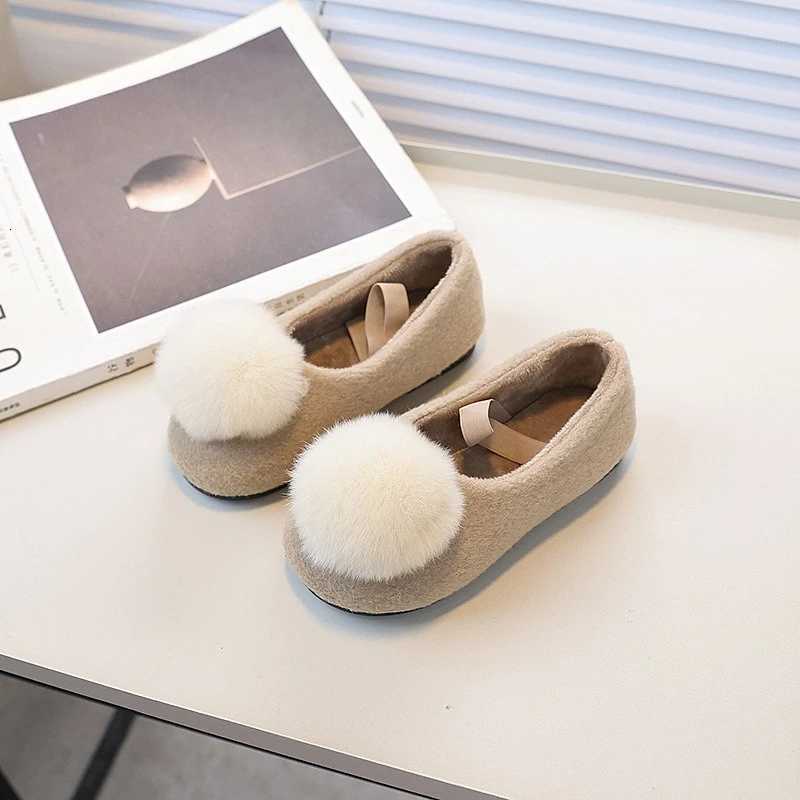 Winter Kids Causal Moccasin New Girls Plush Shoes Soft Hairball Childrens Fashion Princess Flat Cotton Shoes Warm Furry HairyW251121