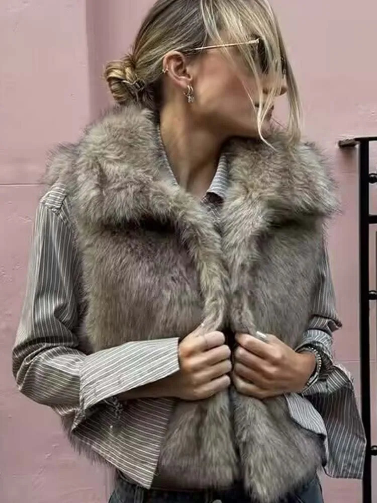 2025 Women Autumn Winter Fashion Fur Vest Coat Female Chic Sleeveless Short Jacket Casual Waistcoat Tops 251112