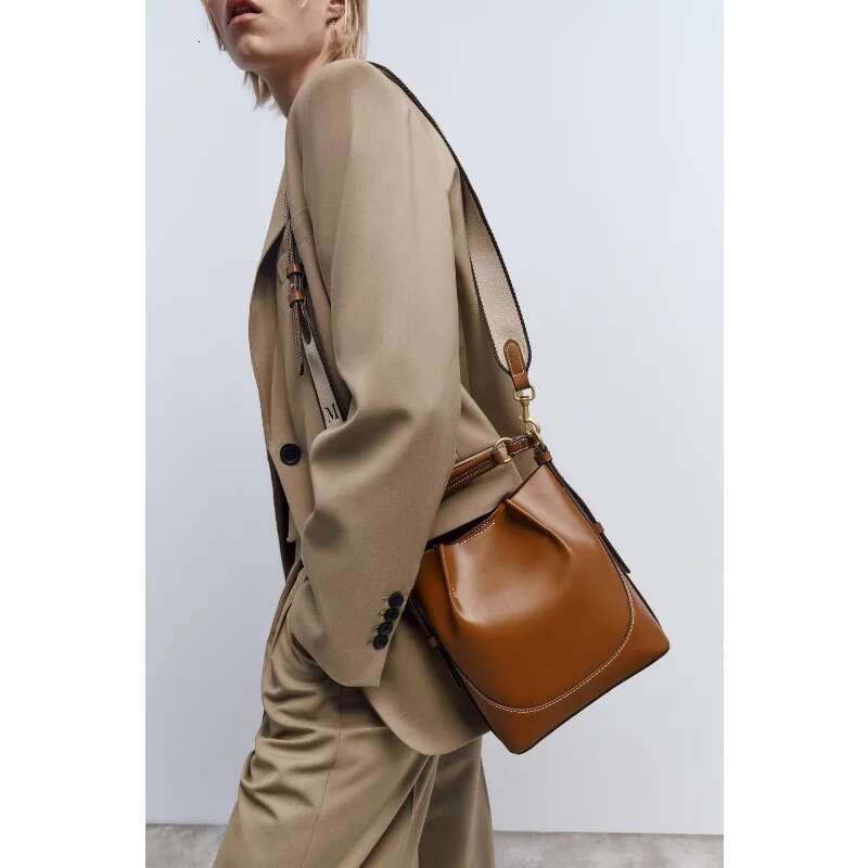 New Women's Brown Pleated Drawstring Versatile Hand-Held Bucket Wide Shoulder Strap Diagonal Cross Bag