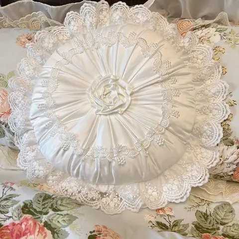 French Court Style Embroidered White Pumpkin Shaped Cushion with Lace EdgeLight Luxury Sofa Bedroom Decoration Ornament C251121