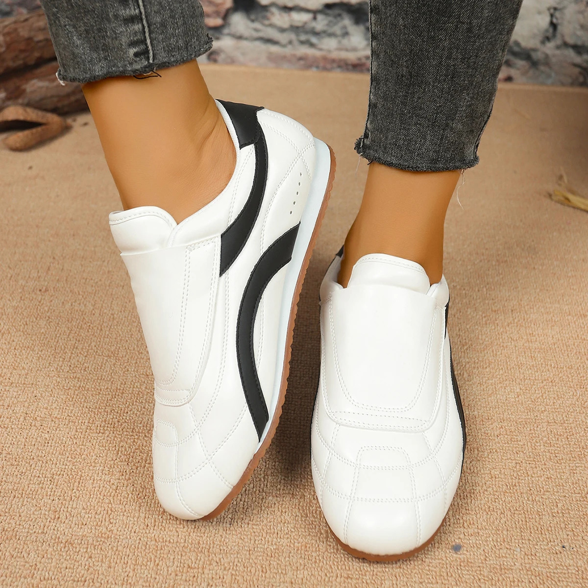 Women Sneakers Casual Running Shoes High Quality Flats Outside Simple Versatile Nonslip Loafers 251121