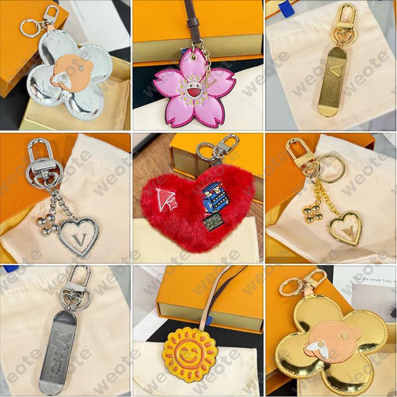 New Luxury Brand Keychain Designer Cherry Blossom Keychain Leather Material Fashionable Bag Pendant Couple Keychains Christmas Gift