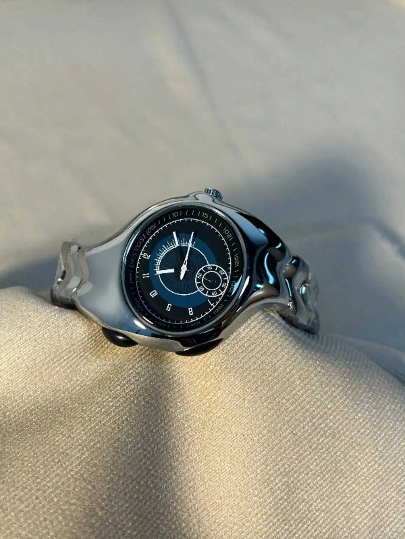 1pc mens irregular y2k non mechanical watch twisted retro fashion quartz watch J251119