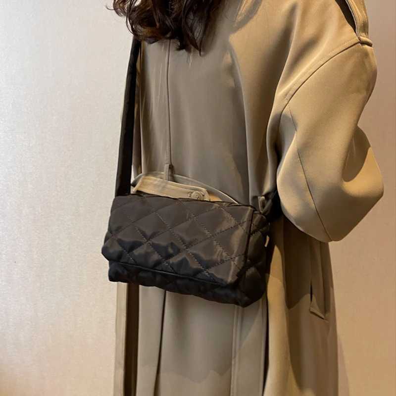 New Fi Wen Shoder Bags Space Pad Cott Winter Nyl Padded Quilted Shopper Bags Fem Casual Crossbody Bags Handbags Y251121