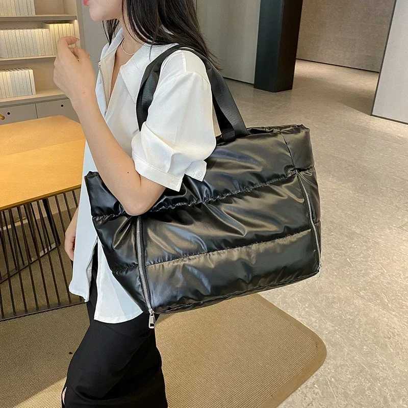 2025 New N Woven Solid Travel Handbag Large Capacity Zipper Popar Fi Shoder Bag Soft Simple Cmuting Crossbody Bag Y251121