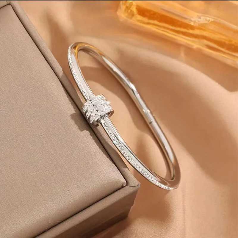 Charming Shiny Crystal Round Bangle For Women Gold/Silver/Rose Gold Color Metal Bracelet Exquisite Korean Style Girls JewelryW251121