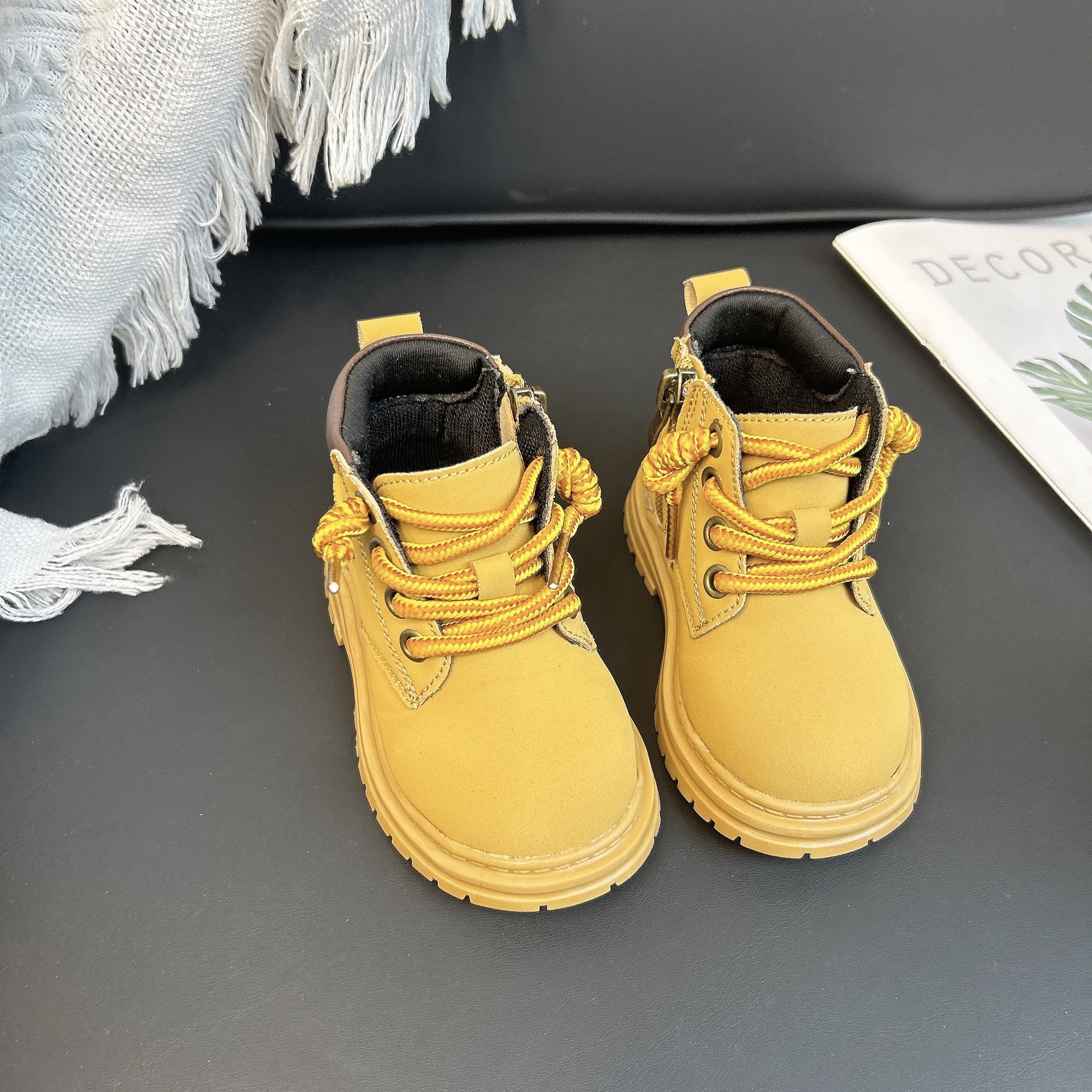 Luminous shoes, yellow boots, children's shoes, winter fashion trendy shoes, cotton shoes, boys' boots, girls' casual children's s
