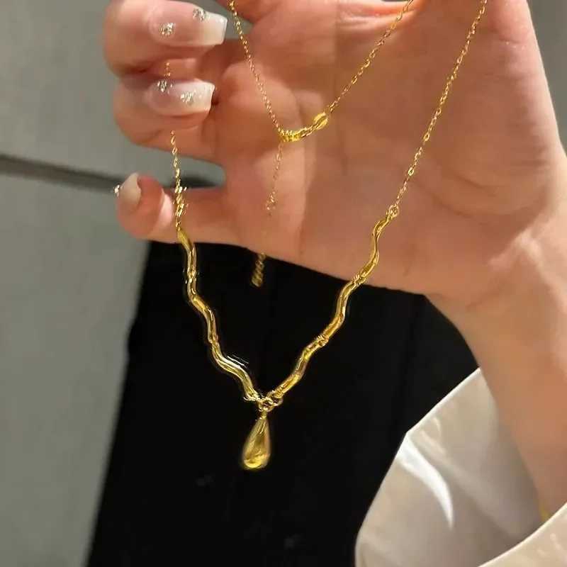 New in Vintage Glossy Water Droplet Necklaces Light Luxury Laziness High Quality Irregular Tassel Collar Chain Fine JewelryXJ251121