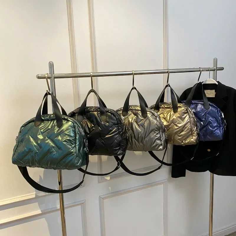 Wen Winter Shoder Bags Space Down Bags Cott Padded Puffer Large Fi CrossbodyBag Fem Puffy Cluh Christmas Bag Y251121