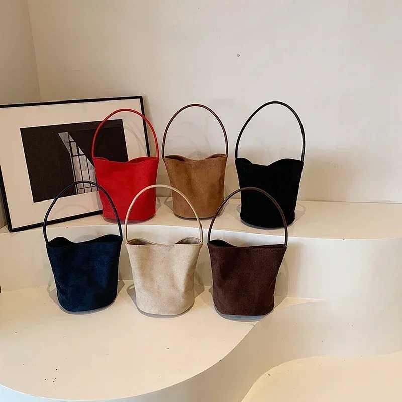Solid Color Veet Material Product Bucket Shoder Bag 2025 New Hasp High Beauty Fi Handbag Soft Versatile Simple Tote Bag Y251121