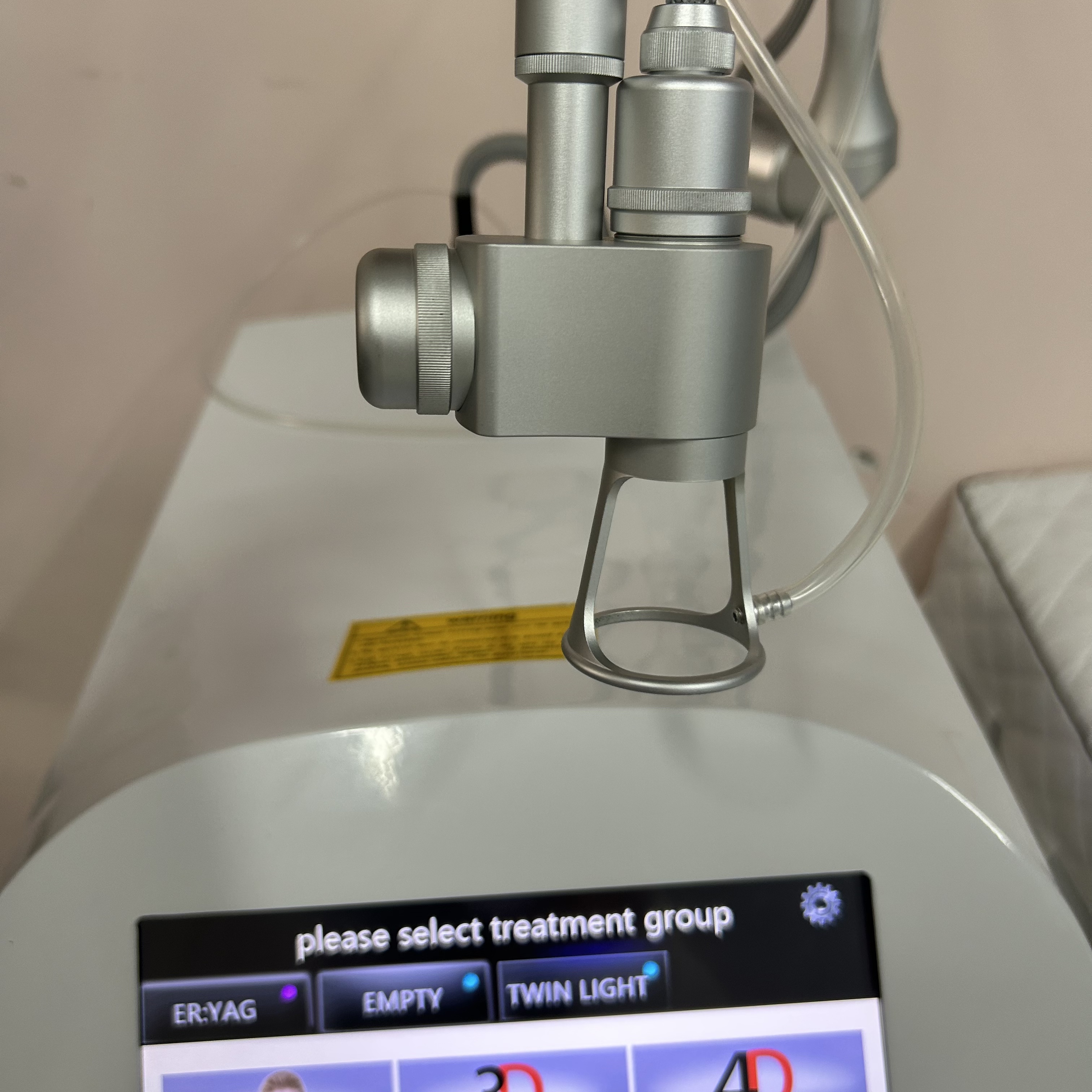 Professional CO2 Fractional Laser Machine For Acne Scar Pigmentation Wrinkle Removal and Vaginal Tightening Beauty Spa Clinic Equipment