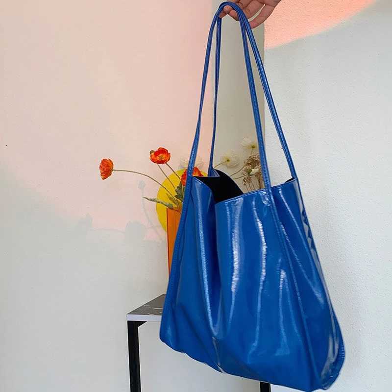 Blue Patent Leather Wen Shoder Bag Large Capacity Ladies Casual Tote Top Handle Bags Fem Simple Design Purse Handbags Y251121