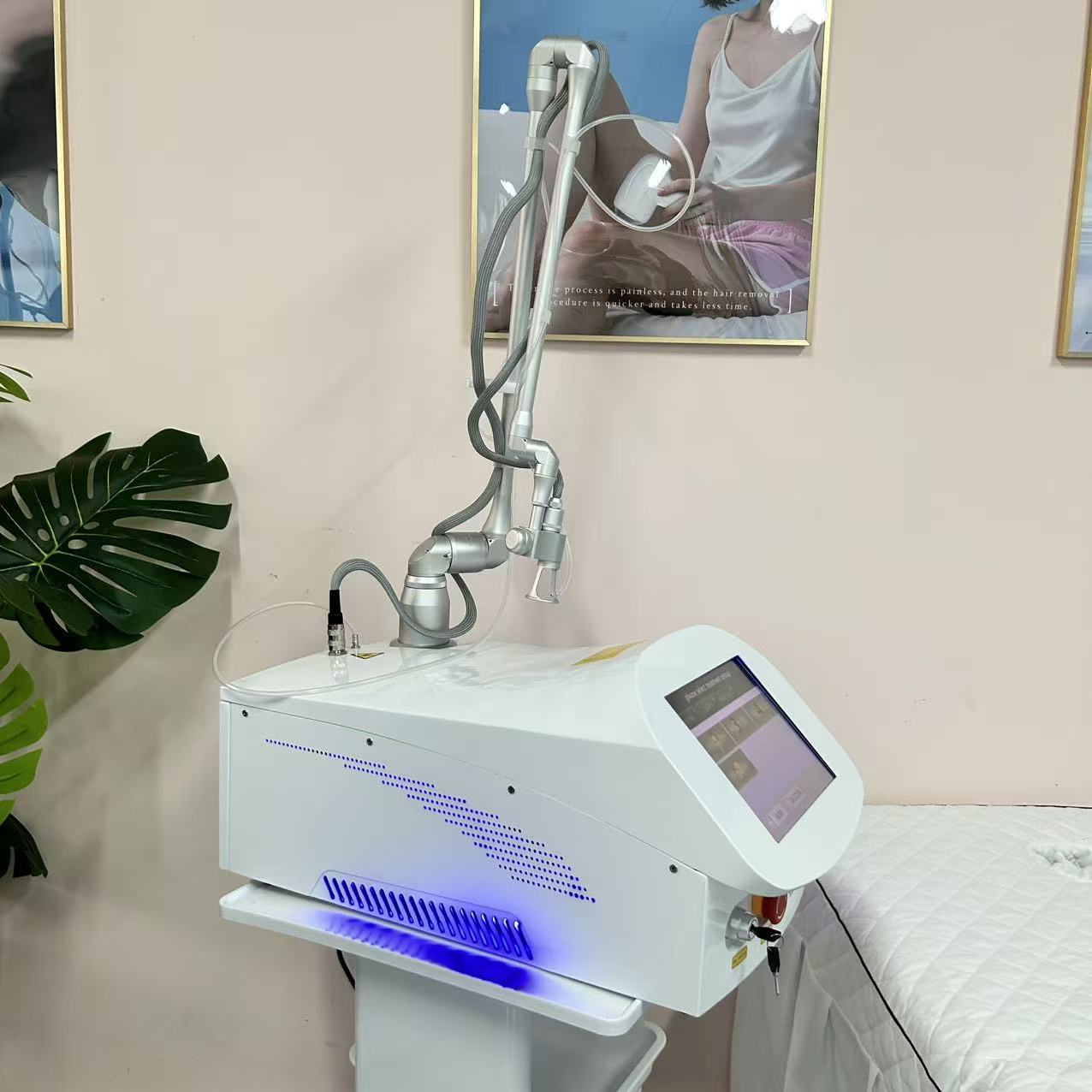Portable CO2 Laser Skin Resurfacing Machine For Wrinkle Reduction Acne Scar Removal and Vaginal Tightening Beauty Salon Clinic Use