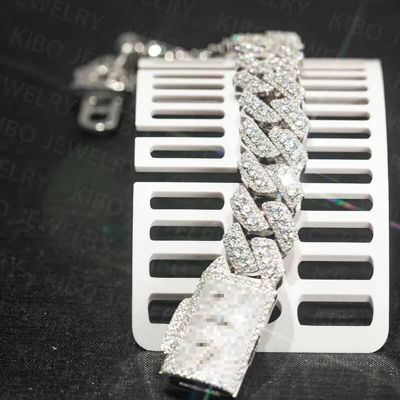 Fine Jewelry Customized 18mm 22 Inches 925 Sterling Silver Iced Out VVS Moissanite Cuban Link Chain Necklace for Men
