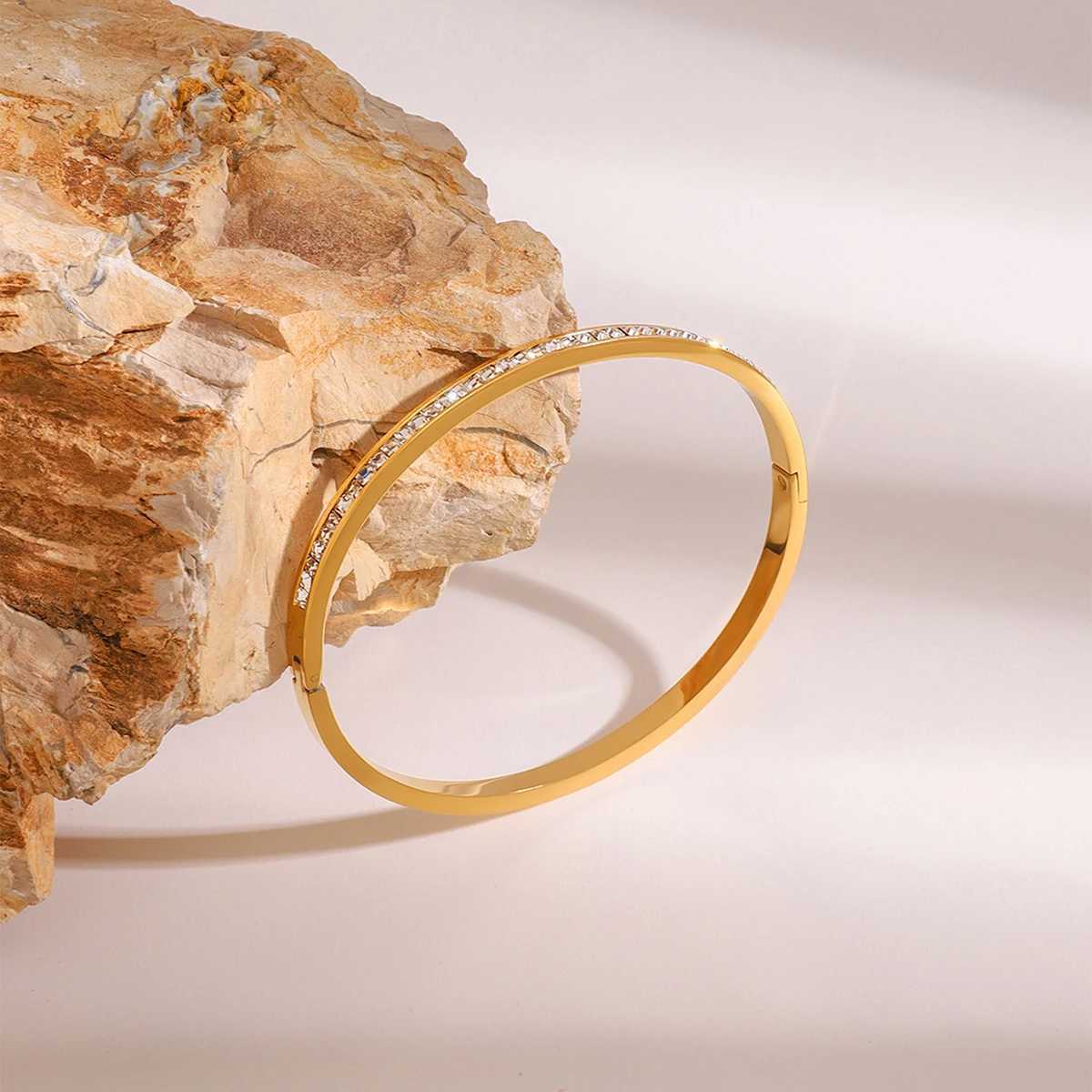 Uworld Caitlyn Minimalist Zircon Bracelet Star Buckle Stackable Bracelet Womens Jewelry Gift for HerW251121