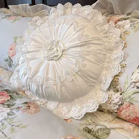 French Court Style Embroidered White Pumpkin Shaped Cushion with Lace EdgeLight Luxury Sofa Bedroom Decoration Ornament C251121