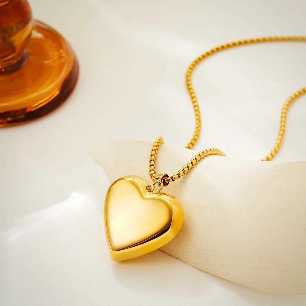 Exaggerated Punk Oversize Heart Pendant Necklace for Women Glossy Gold Plated Chunky Love Necklaces Stainless Steel JewelryXJ251121