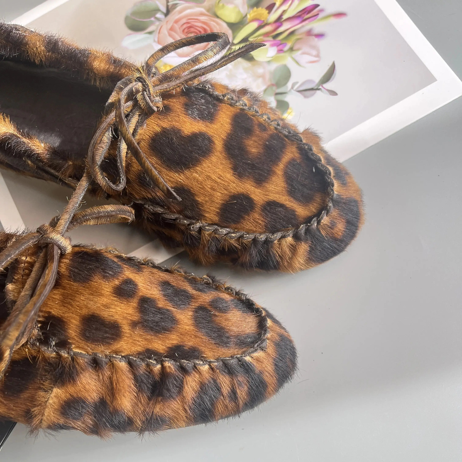 Womens Cowhide Laced Up Loafers Pleated Horse Hair Leopard Print Durable Loafer Stylist Concise Versatile Commuter Single Shoes 251121