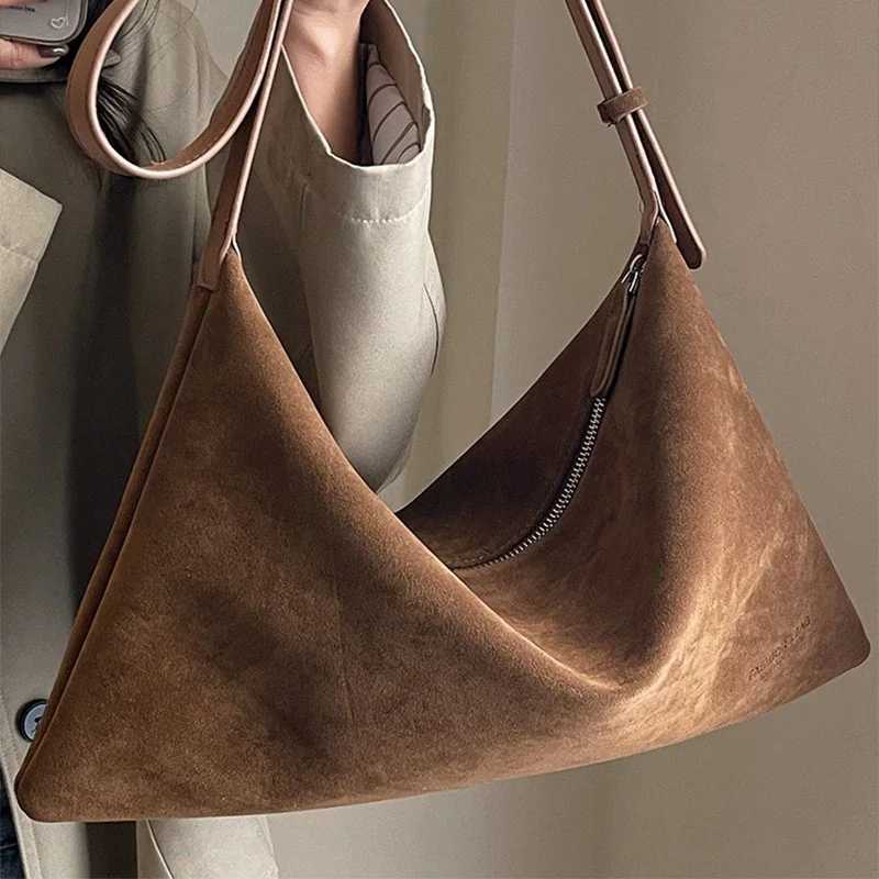 Black brown suede large capacity womens shoulder bag fashionable tassel designer shopping bag shoulder strap handle lower bagXJ250421