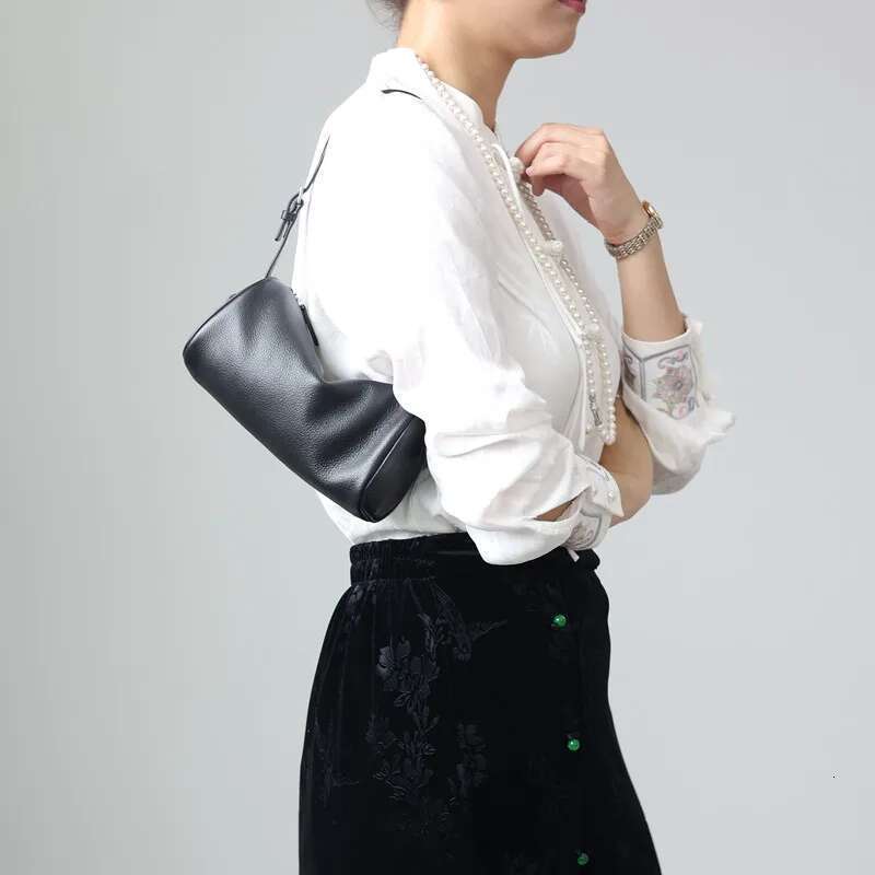 Full Grain Leather Soft Balck Small Size Crossbody Bags For Women Adjustable Shoulder Strap Underarm Bag Portable Handbag Designer Bag