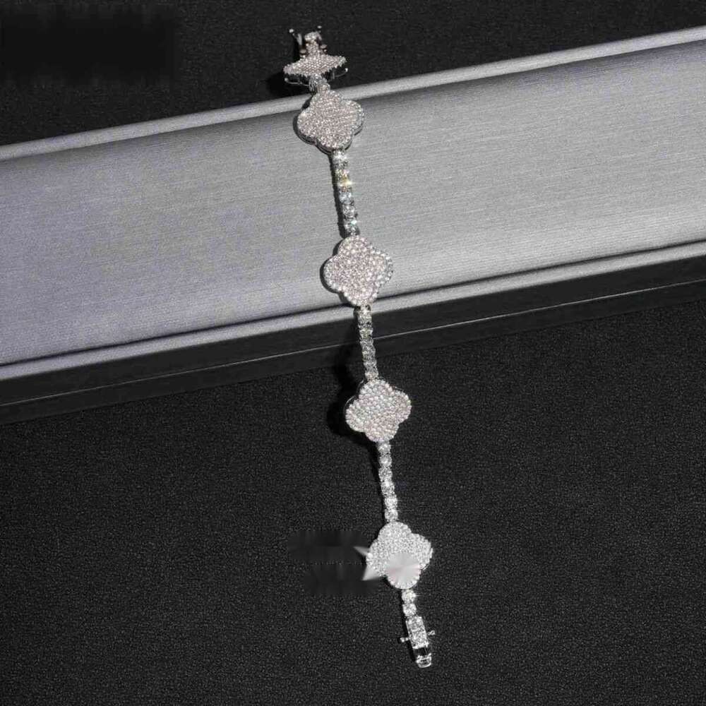 Stylish New Arrival Fashion Femme Design Sier VVS Moissanite Dia Iced Out Four Leaf Clover Tennis Chain Bracelet Free delivery