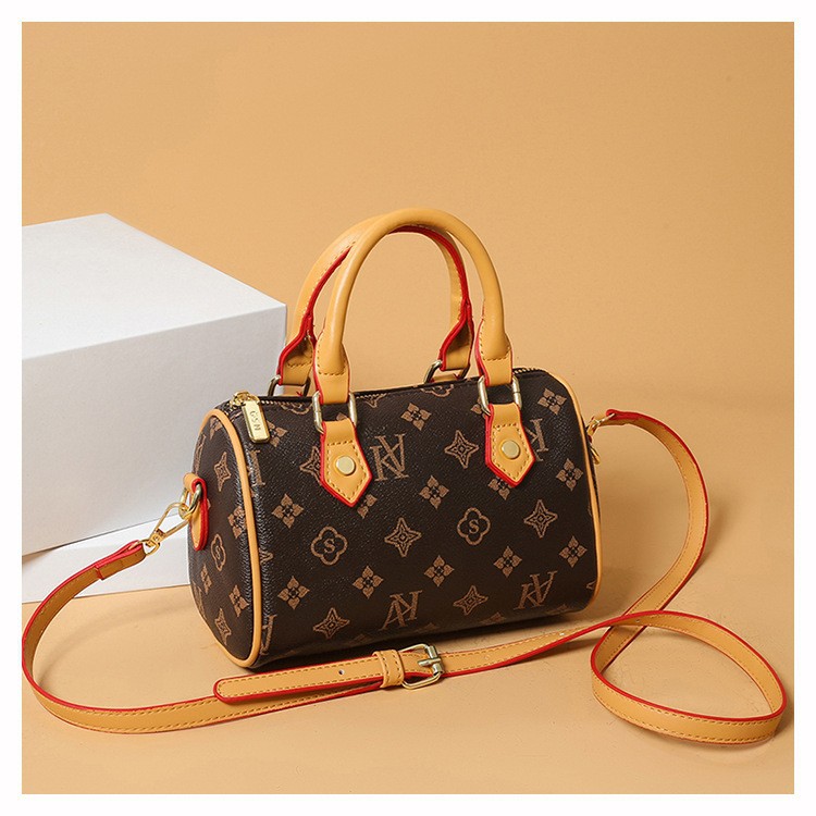 Portable Versatile Women's Handbag - Trendy Retro Blend for Everyday Use with Large Interior Space