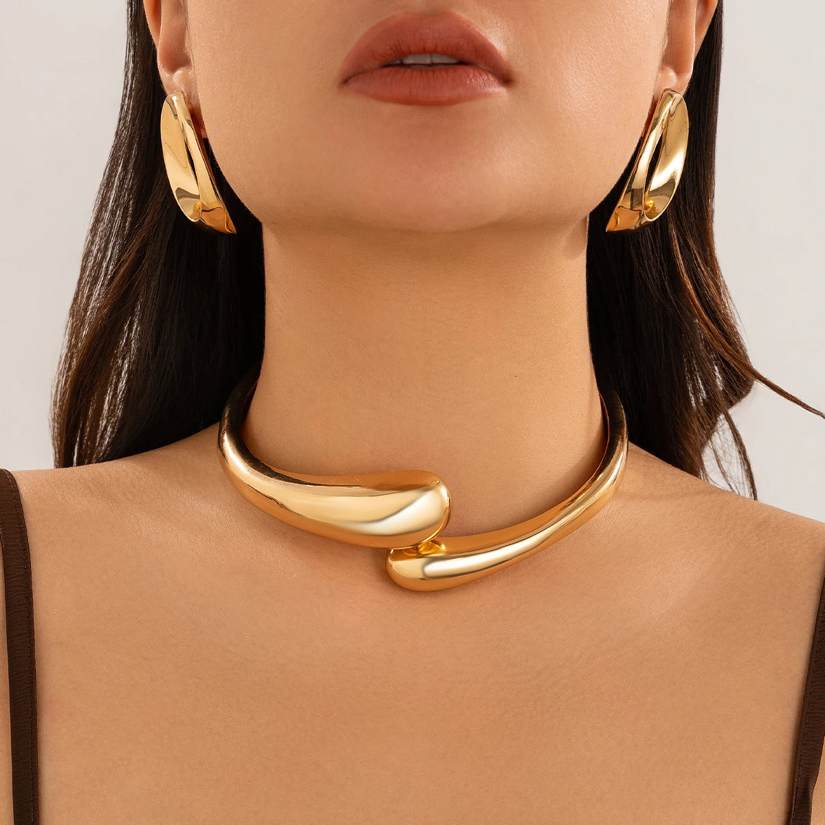 y gold smooth metal bracelet short necklace suitable for female bride trends geometric thick Kravik chain wedding jewelry 250420