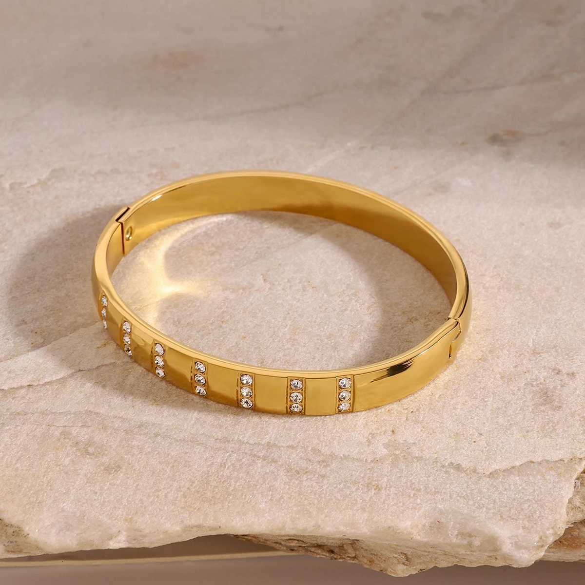 Uworld Caitlyn Minimalist Zircon Bracelet Star Buckle Stackable Bracelet Womens Jewelry Gift for HerW251121