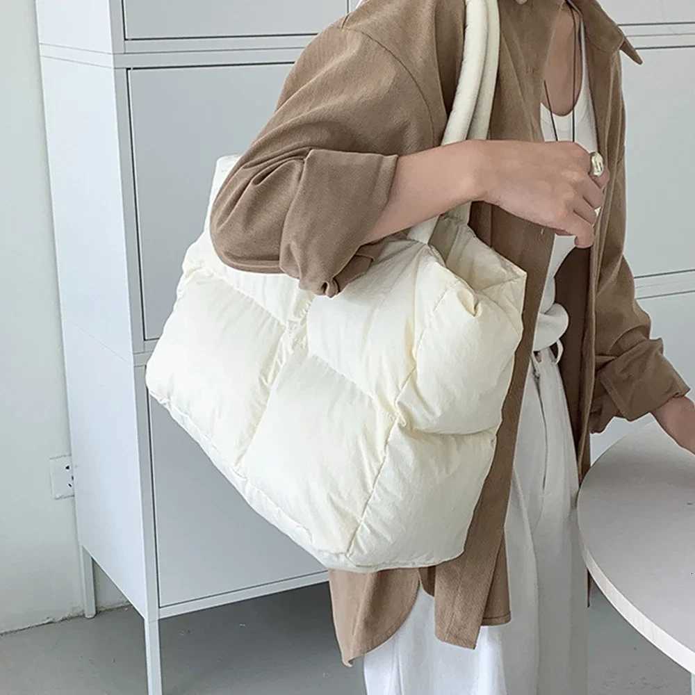Cott Padded Tote Large Quilted Wen Shoder Bag Puffy Down Space Handbags Luxury Designer Bags for Wen Warm Soft Shopper Y251121