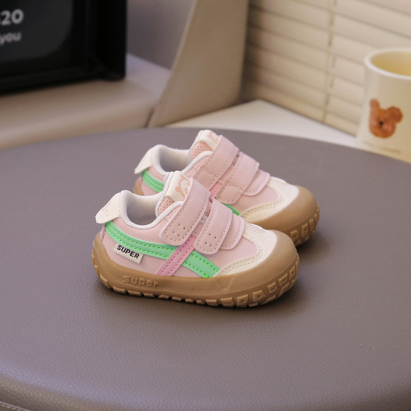 New hot selling designer children's shoes, indoor soft soled anti slip walking shoes, casual and fashionable sports shoes