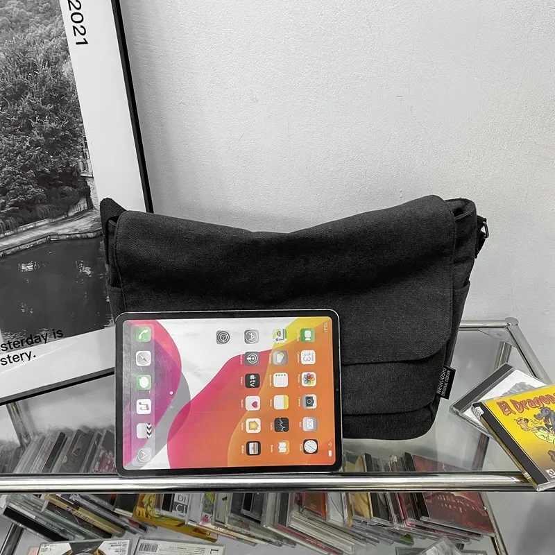 Fashion Men Fi Versatile Crossbody Bags Vintage Canvas Student Messenger Bag Brand Tooling Wind Shoder Bag Student postman sac Y251121